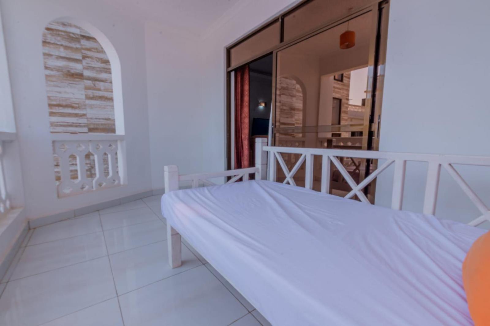 Leomilo Holidays Diani Beach Exterior foto